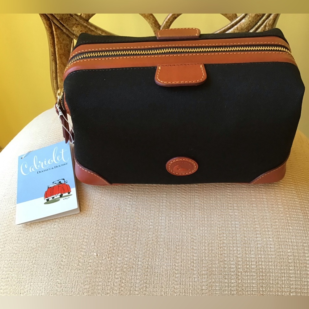 Dooney & Bourke Cabriolet Dop Kit